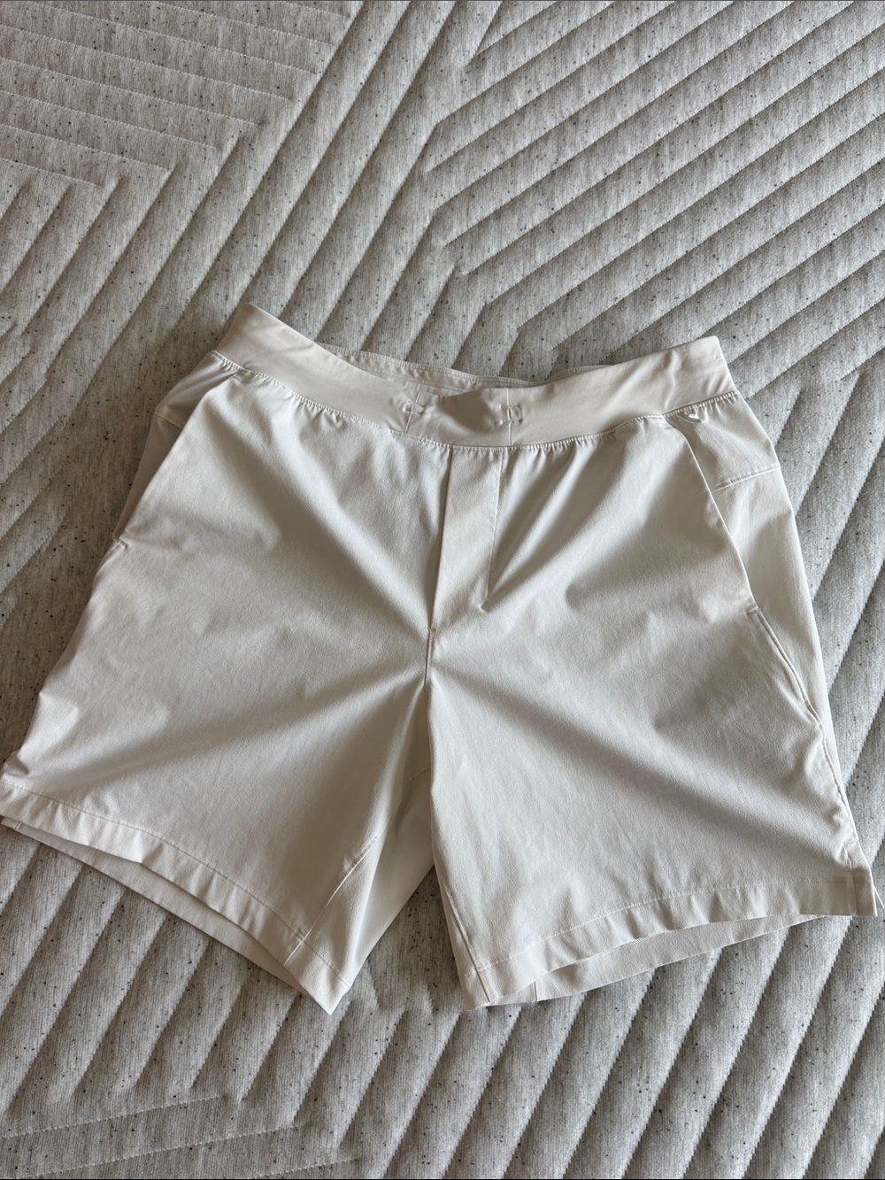 lululemon athletica Men's white 7” zeroed in Athletic Shorts